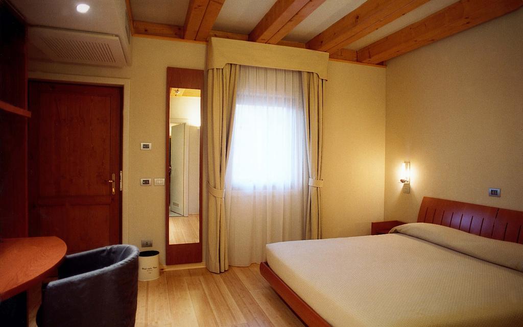 Hotel Della Torre 1850 Ponte San Marco Habitación foto
